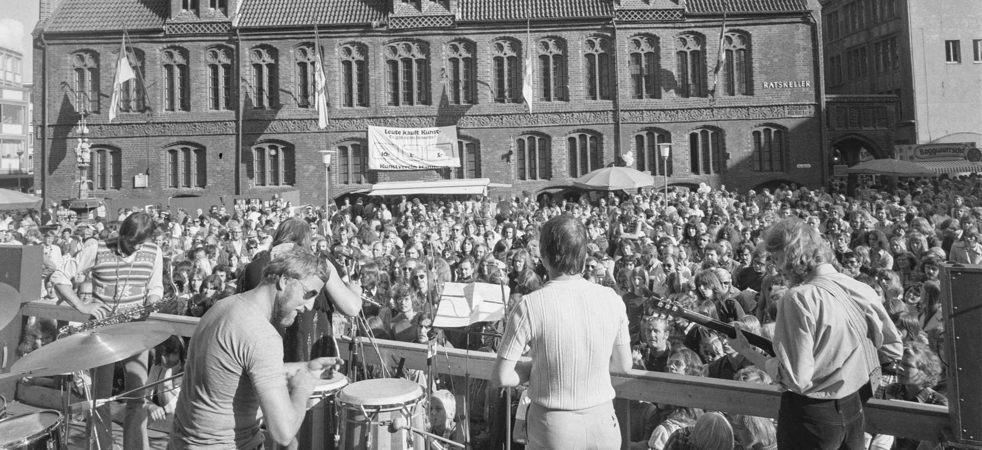 Musikbühne am Alten Rathaus im August 1972